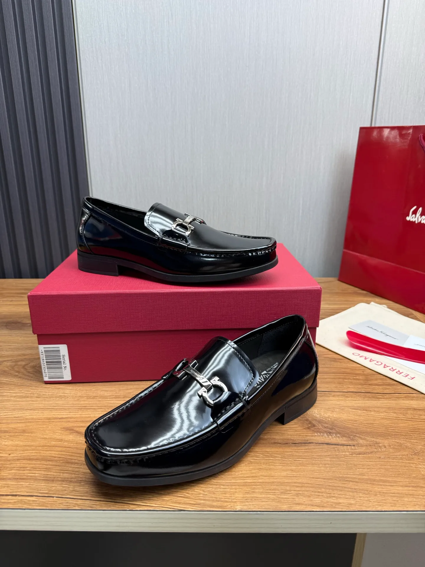 Men's shoes 💰760💰 Ferragamo. [Ferragamo] Men's Loaf leather shoes, the latest hot style, 1:1 original purchase quality, top quality, imported open-edge beaded cowhide leather on the upper, hand-made three-dimensional stitching highlights the round toe design, the inner feet are made of imported cowhide, with original wear-resistant rubber outsole, matching code 39-44, (38, 45 custom-made, non-refundable)